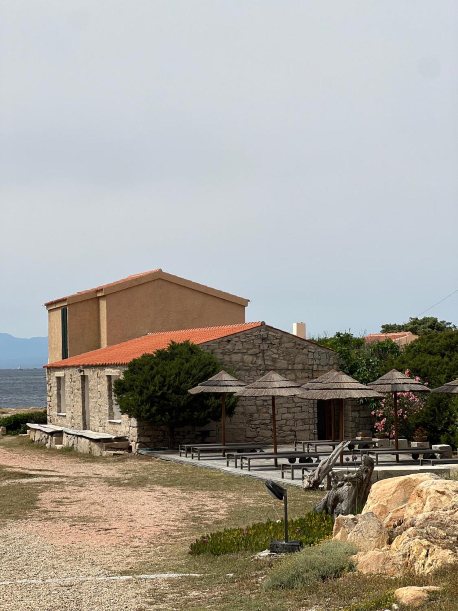 Appartamento Il Caracolo A Cala Francese La Maddalena  Extérieur photo